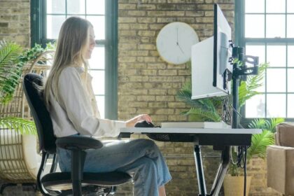 Wall Mounted and Free Standing Folding Desks Compared