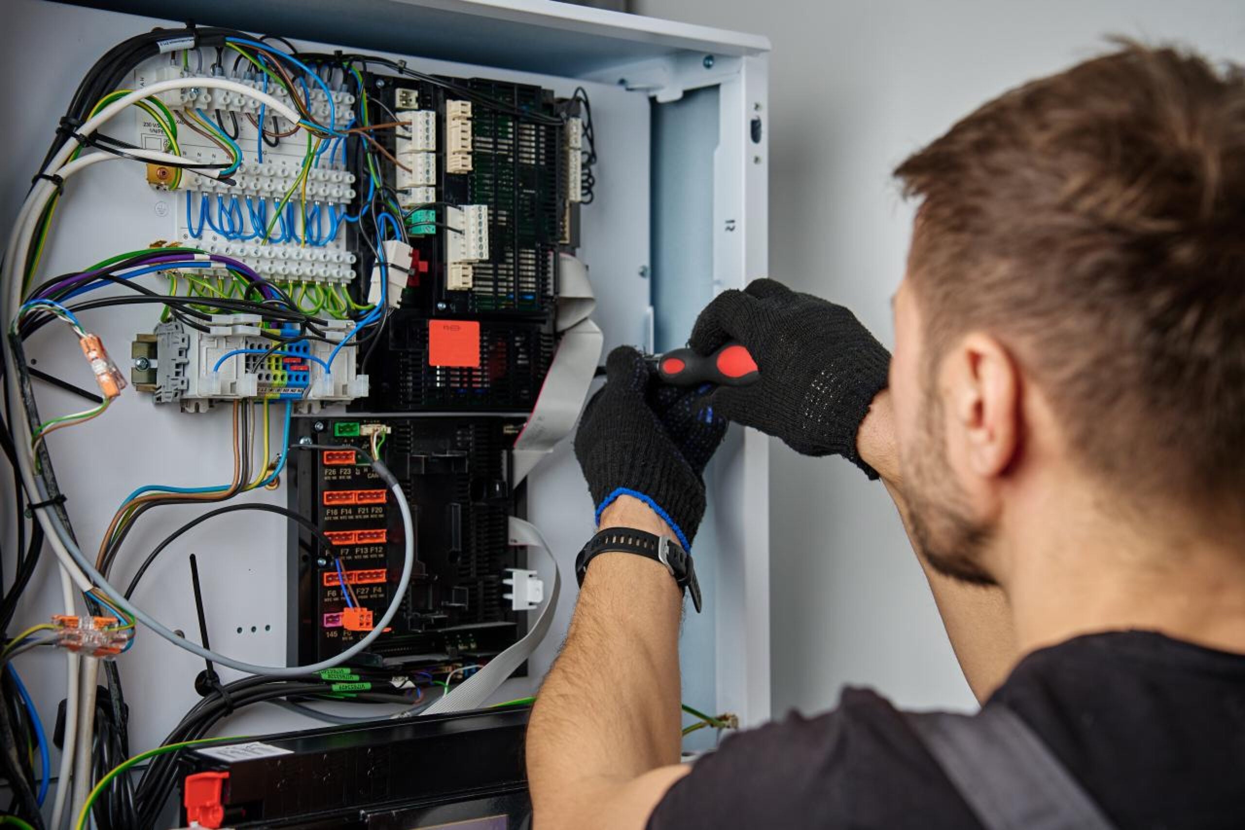 Living in an Older Home? What an Electrical Company in London Ontario Looks For